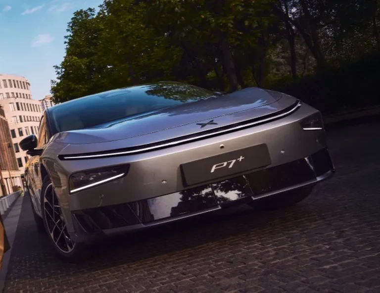 Teljes szélességű, integrált világítás Teljes szélességű, integrált világítás